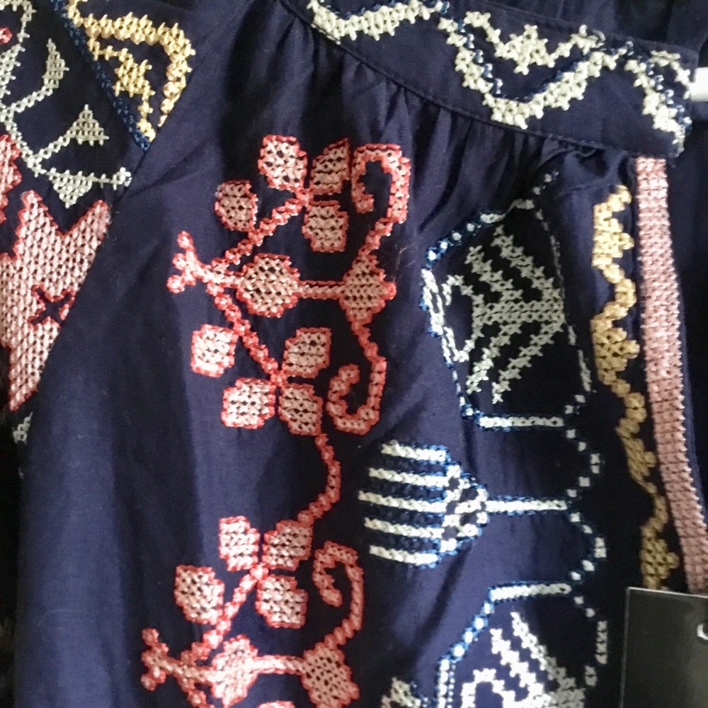 NWT Tolani Celo Embrordered Tunic top - Picture 6 of 6